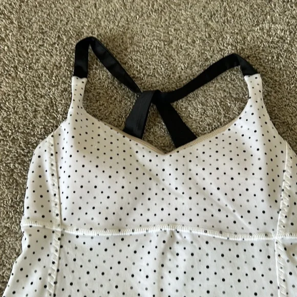 Lululemon built in bra Tank *Rare design - Picture 2 of 8